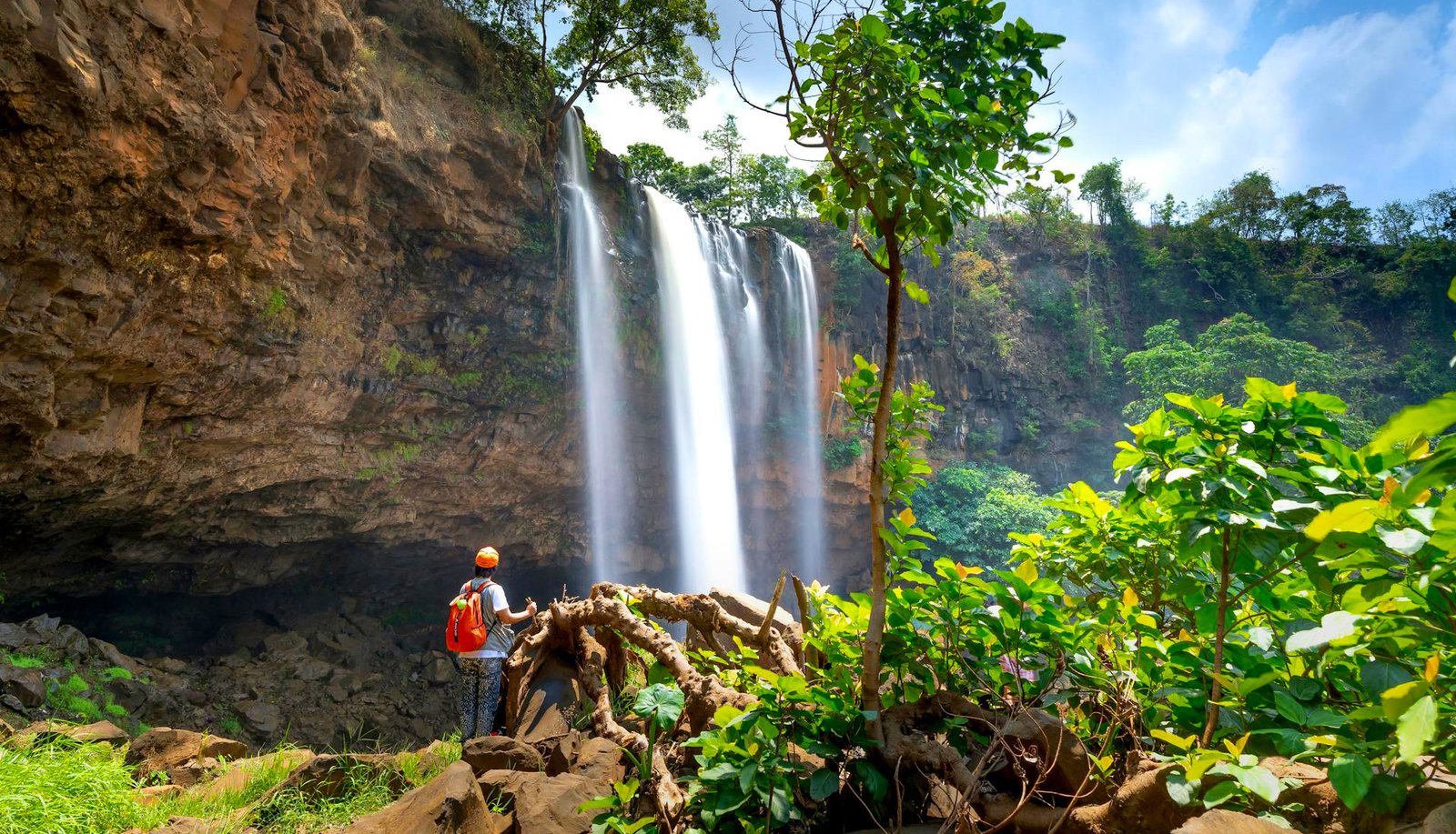 Journey to Diyaluma Falls