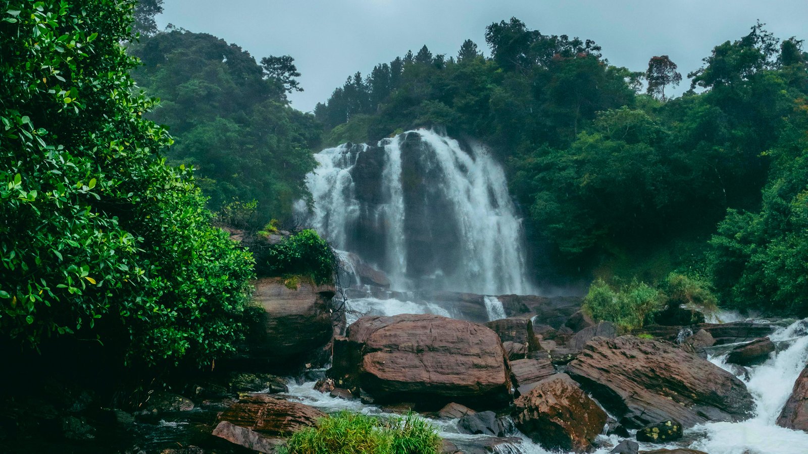 Diyaluma Falls: The Second Highest Waterfall in Sri Lanka